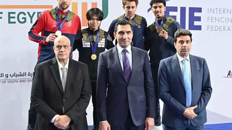 وزير الشباب والرياضة يشهد ختام منافسات الفردي بكأس العالم لسلاح الشيش