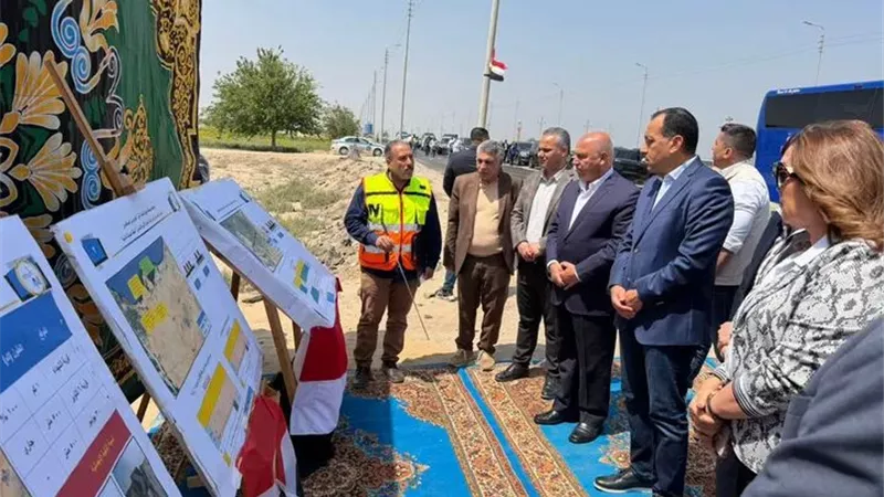 خارج مسار زيارته لشمال سيناء.. رئيس الوزراء يتفقد أعمال تطوير ورفع كفاءة أحد الطرق 