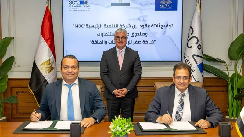 باستثمارات 940 مليون جنيه.. توقيع عقود 3 مشروعات لشركة صقر للإلكترونيات والطاقة بالسخنة