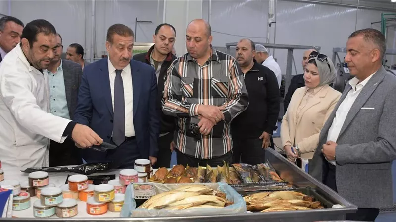 محافظ بورسعيد يتفقد مصنع 