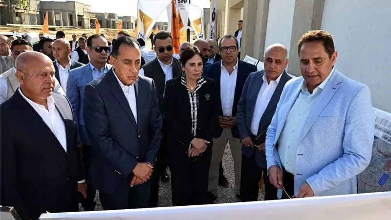 رئيس الوزراء يتابع الموقف التنفيذي لمشروع إنشاء 17 تجمعاً تنموياً حضرياً