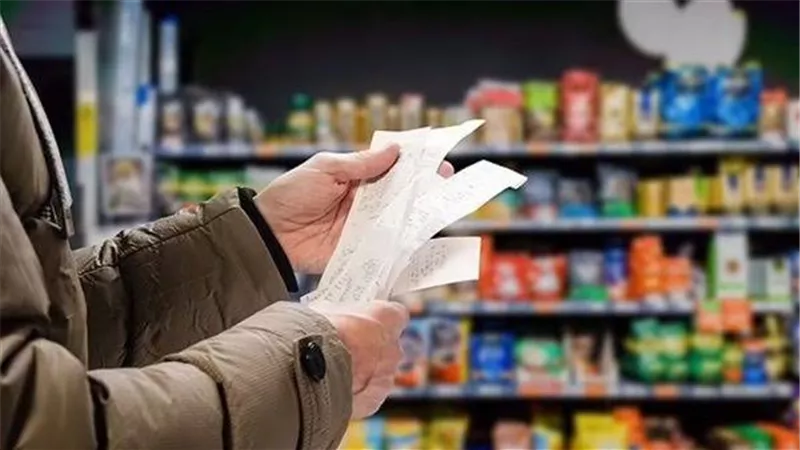 بعد تراجع الدولار أمام الجنيه.. هل ستنخفض الأسعار بالأسواق؟