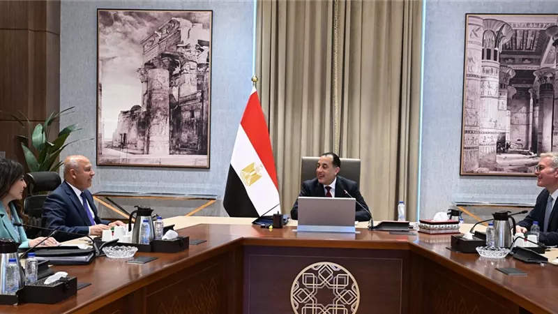 رئيس الوزراء يتابع موقف ترشيد استهلاك المواد البترولية في عدد من المشروعات الحكومية