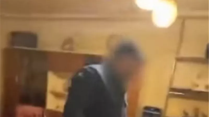 ضربوا بعض.. القصة الكاملة لفيديو مشاجرة طليقين داخل مكتب في الإسكندرية