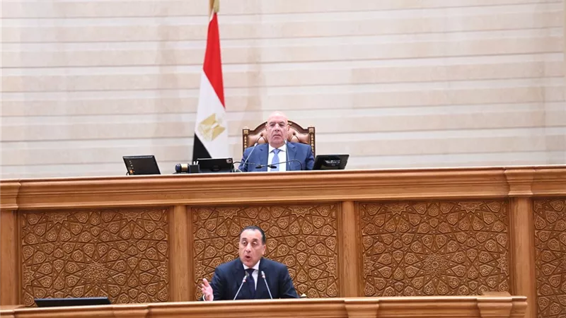 ماذا قال مدبولي أمام النواب اليوم؟ حزمة قرارات تمس الأجور والمعاشات والطاقة 