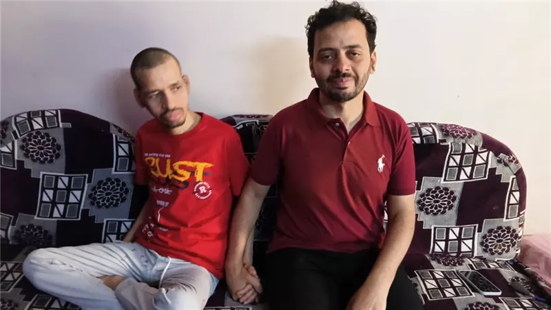 40 عامًا من الألم داخل جسد أحمد خضر بسوهاج.. وشقيقه يفتح باب الأمل الأخير