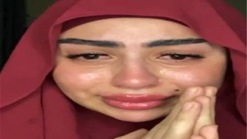 «أنا اعتبرت ابني ميت».. القصة الكاملة لأزمة طليقة مسلم وتهربه من دفع نفقاتها 