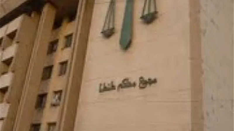 بعد صدور حكم نفقة ضده.. مسن يحاول القفز من الطابق الأول بمحكمة طنطا