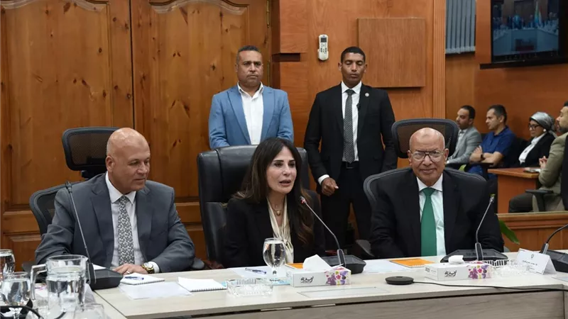 وزيرة الإسكان تؤكد ضرورة الانتهاء من مشروعات «حياة كريمة» وفقًا للتوقيتات المحددة