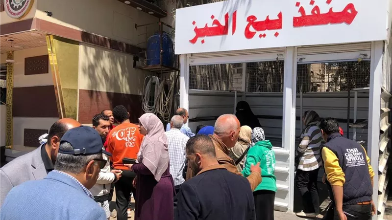 محافظ الدقهلية يتفقد المعرض الدائم للسلع الغذائية بحي شرق المنصورة