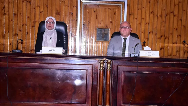 رئيس جامعة سوهاج يكرم مدربي «مودة» بعد تصدرهم المركز الأول على مستوى الجامعات المصرية