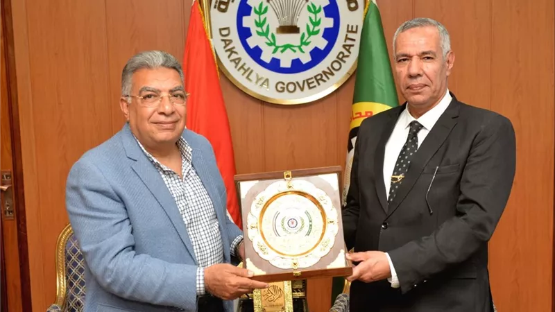 محافظ الدقهلية يكرم رئيس مدينة السنبلاوين بمناسبة بلوغه سن المعاش