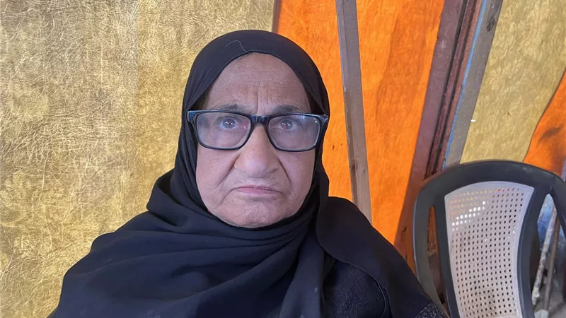قالها هتجيبي نونو.. مأساة فتاة من ذوي الإعاقة تعرضت للاعتداء على يد رجل مسن ( فيديو)