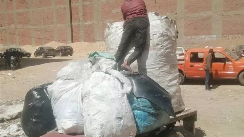 محافظ الدقهلية يتابع حملة حي غرب المنصورة للتصدي لظاهرة «النباشين»