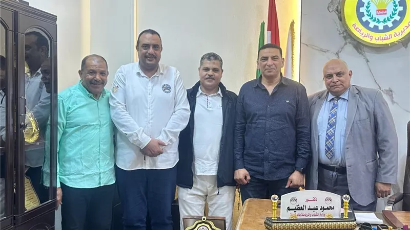 وكيل «شباب الدقهلية» يبحث مع وفد كرة القدم سبل تطوير الرياضة