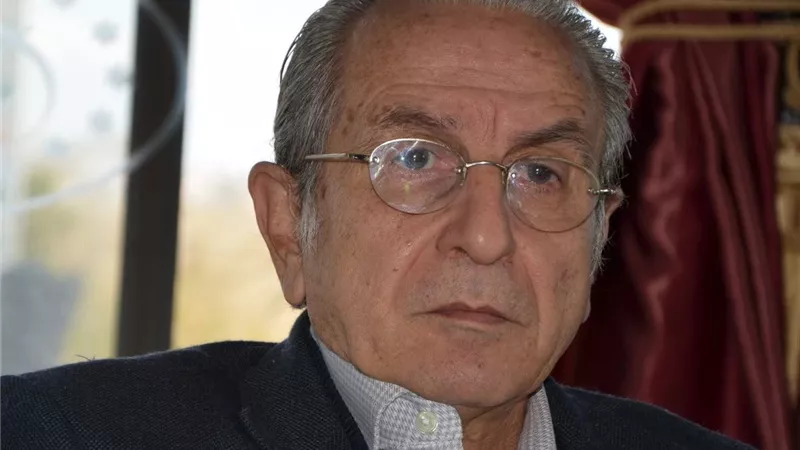في عيد ميلاد علي بدرخان.. مسيرة إبداعية صنعت تاريخًا في السينما المصرية