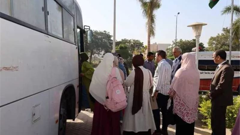 1376 خدمة طبية مجانية لـ1023 مواطنًا في قافلة بالمنيا