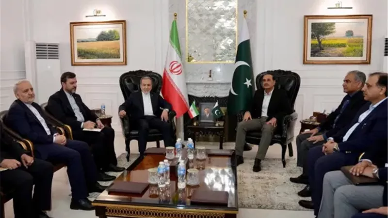 حرب إيران.. عراقجي يلتقي قائد الجيش الباكستاني لبحث وقف إطلاق النار