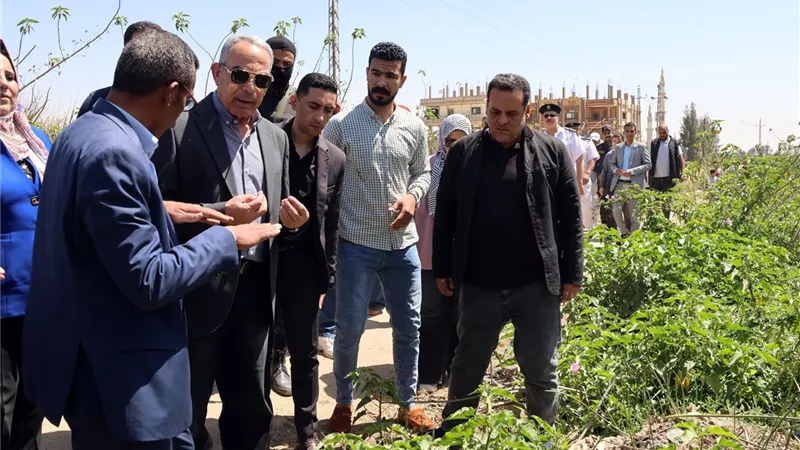 محافظ الإسماعيلية يتفقد مشروعات القصاصين ويوجه بتطوير الطرق والخدمات