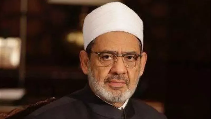 شيخ الأزهر يعزي رئيس الوزراء في وفاة والده.. رسالة مواساة إنسانية مؤثرة