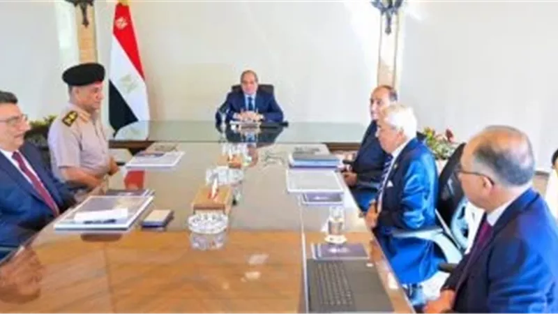 الرئيس السيسي يعقد اجتماعًا لاستعراض المخطط التنموي الشامل لمدينة الجلالة
