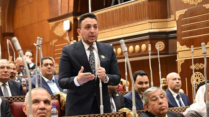 أبو زهرة: كرة القدم رياضة الغلابة اي حد يلعبها بسهولة علي النجيلة 