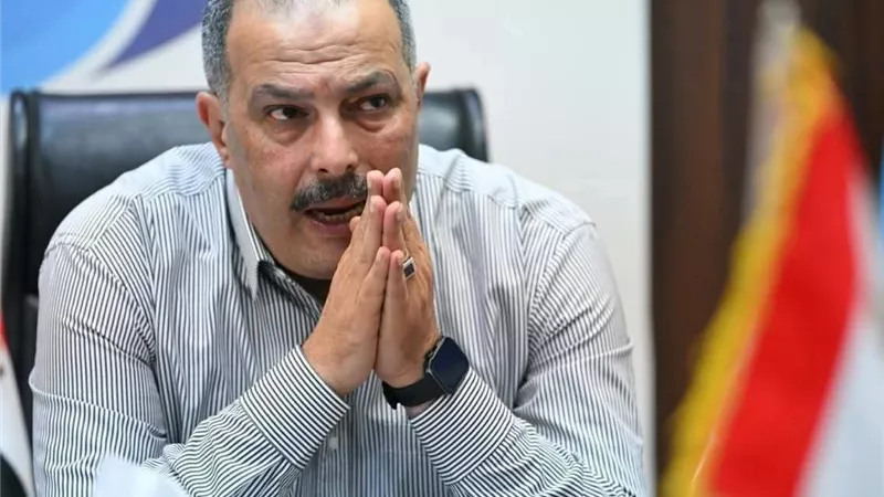 بعد التعامل مع بقعة السولار.. إعادة تشغيل محطة مياه أبو عارف بالسويس  