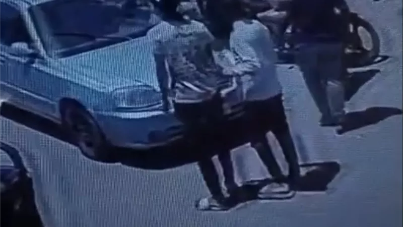 ضبطر 3 أشخاص بتهمة التعدي على مهندس وتكسير سيارته في الطريق العام بقنا