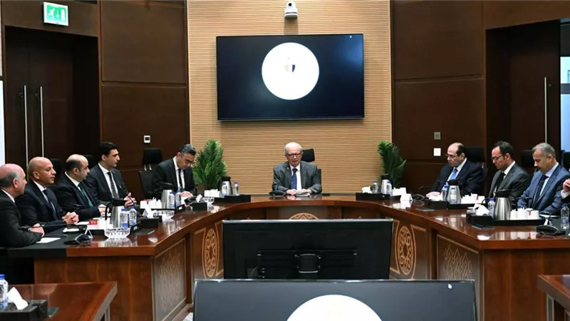 نائب رئيس الوزراء يعقد اجتماعًا لمتابعة جهود توفير السلع ومستلزمات الإنتاج