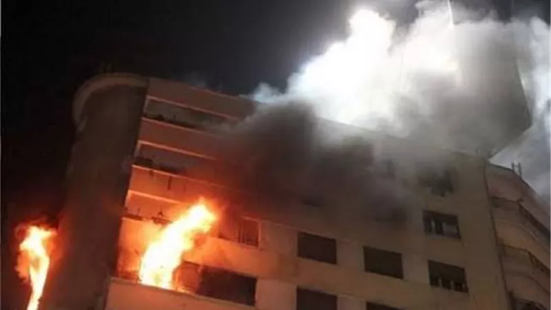 بسبب أسطوانة غاز.. إصابة عامل وزوجته وطفلهما في حريق شقة بالمنيرة الغربية