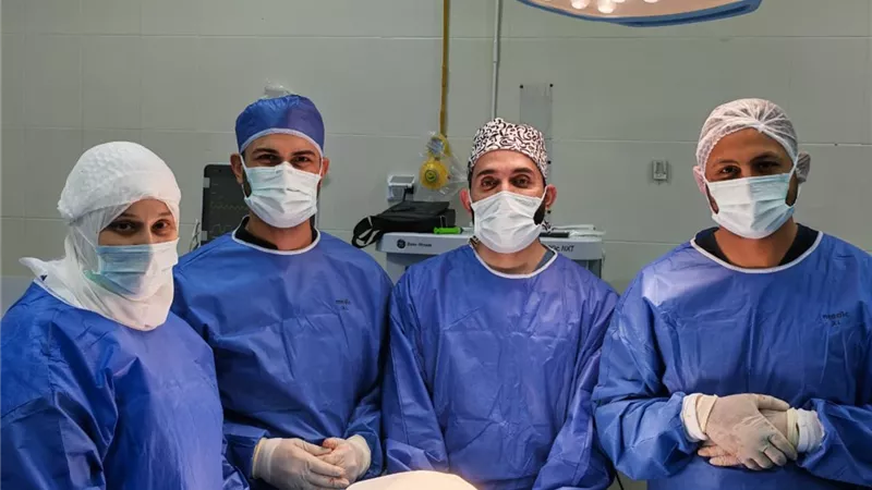 جراحة دقيقة لعلاج ناسور جلدي بالوجه وإزالة عدوى مزمنة بمستشفى شربين المركزي