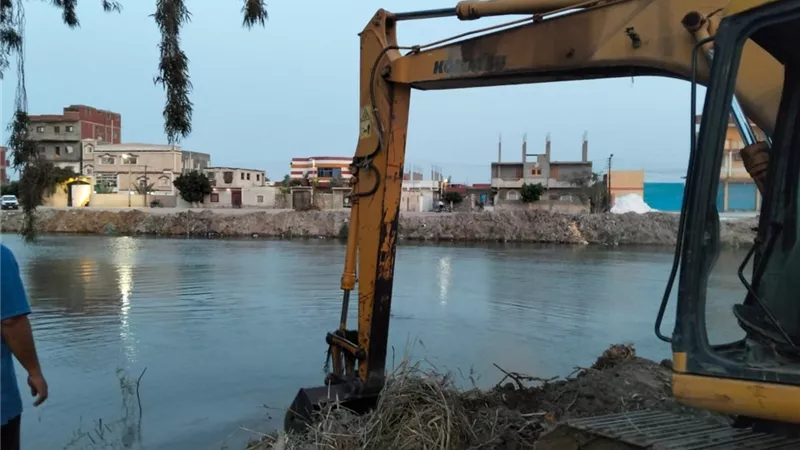 محافظ الإسماعيلية يتدخل لحل مشكلة انقطاع مياه الري بأبو صوير 