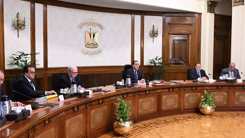 مدبولي يوجه بالإعلان عن مبادرة تحفيزية للمصانع والمنازل للتحول للطاقة الشمسية