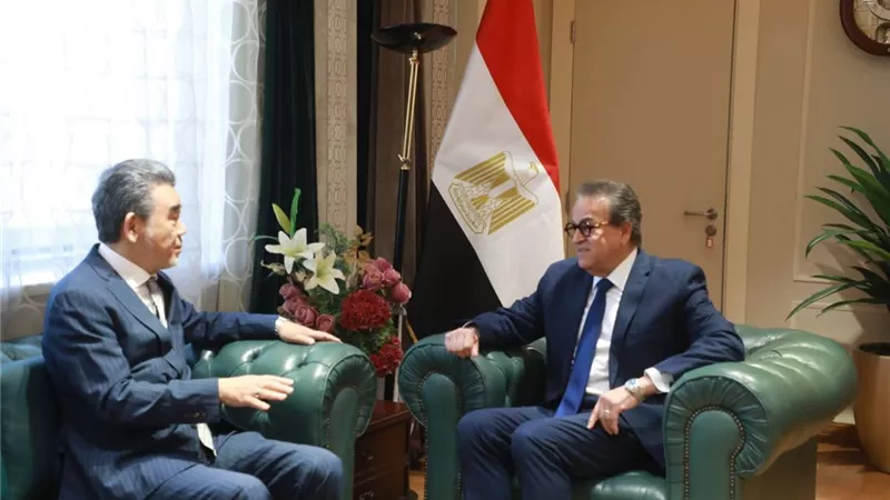 وزير الصحة يستقبل رئيس جامعة هيروشيما اليابانية لبحث سبل تعزيز التعاون 