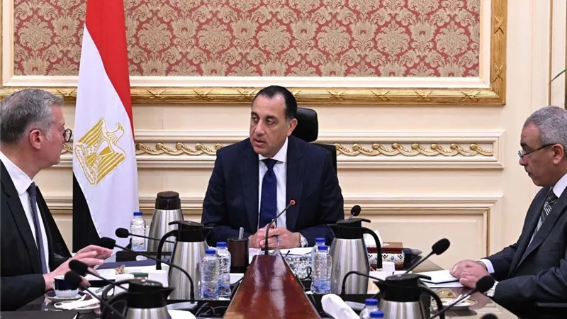 رئيس الوزراء يلتقي وزير البترول والثروة المعدنية لمتابعة عددٍ من ملفات العمل