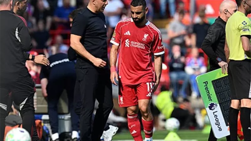 سلوت يكشف مفاجأة بشان موعد عودة محمد صلاح 