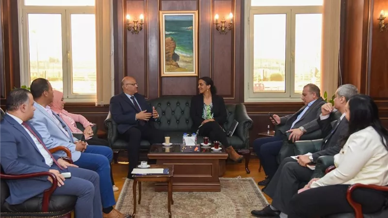 محافظ الإسكندرية يجتمع مع صندوق التنمية الحضرية بمقر المحافظة 