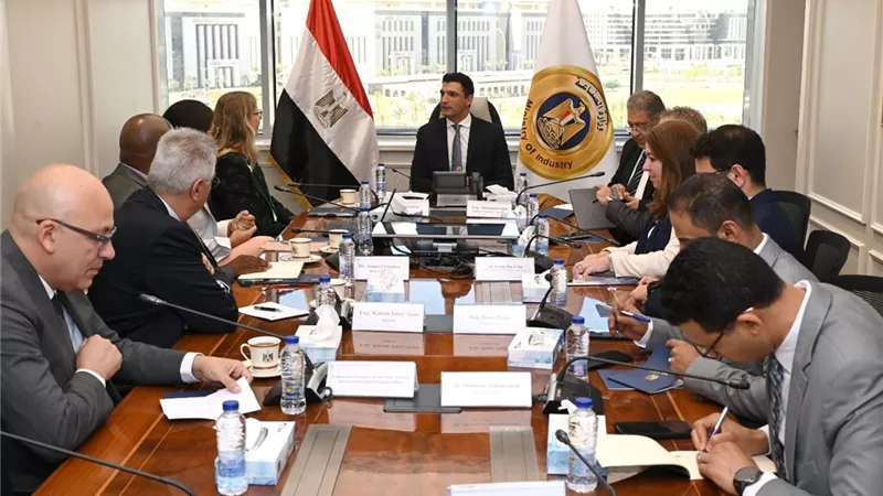 وزير الصناعة يبحث مع شركة فولكس فاجن خطط التوسع في صناعة السيارات
