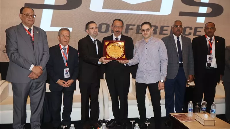 محافظ سوهاج ونقيب عام أطباء مصر يفتتحان المؤتمر الأول لنقابة الأطباء بالمحافظة 
