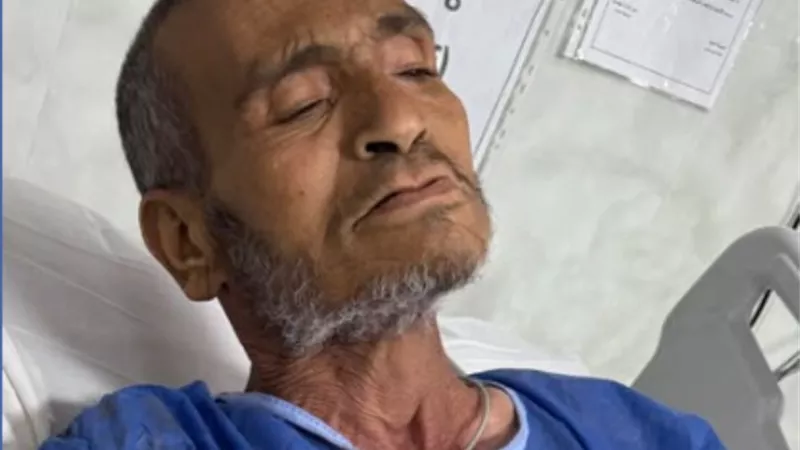 ترك والده ينازع الموت بـ