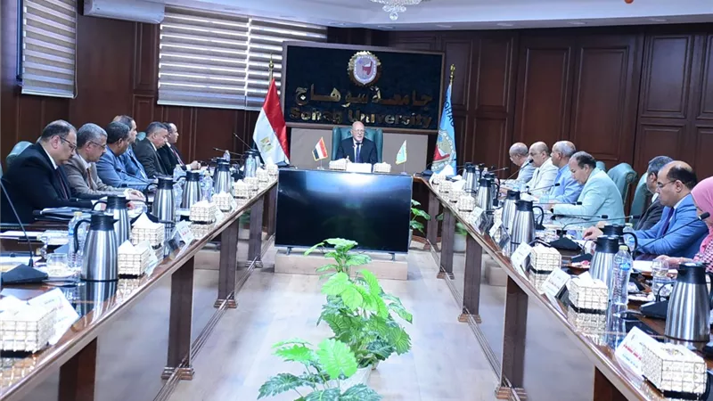 حوافز جديدة للباحثين.. جامعة سوهاج ترفع مكافآت الرسائل العلمية