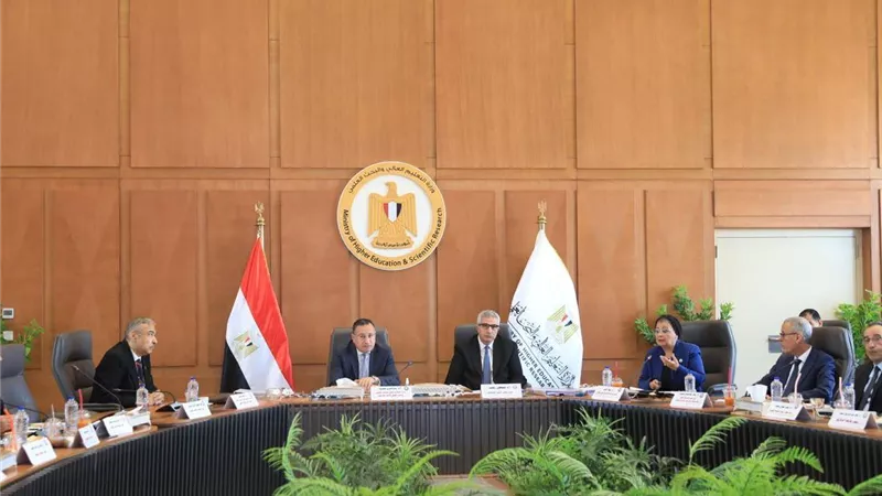 وزير التعليم العالي: ضرورة تكثيف وتعزيز التعاون بين الجامعات ومجتمع الصناعة