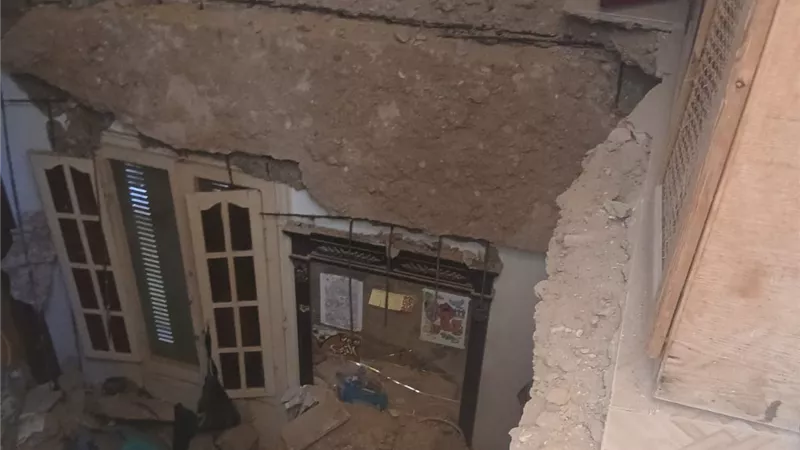 إصابة 11 شخصًا إثر انهيار جزئي بعقار في محرم بك بالإسكندرية