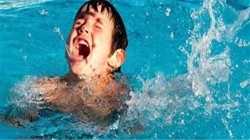 غرق طفل داخل حمام سباحة مخالف بالوراق.. والتحفظ على مالك المنشأة