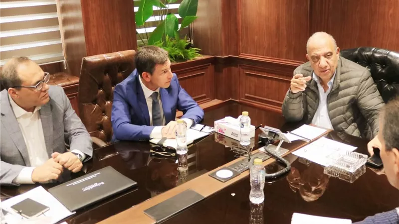 مباحثات بين الكهرباء وشنايدر إليكتريك للتوسع فى مبادرة تحسين كفاءة استخدام الطاقة