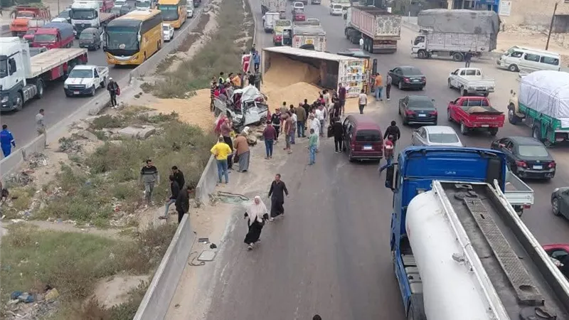 حادث مأساوي على الطريق الصحراوي بالإسكندرية.. 5 مصابين في انقلاب ميكروباص