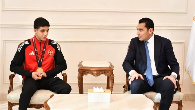 وزير الرياضة يستقبل 