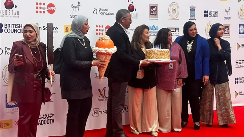 بالتورتة والآيس كريم.. متدربو ورشة التروكاج على ريد كاربت ختام مهرجان الإسكندرية للفيلم القصير