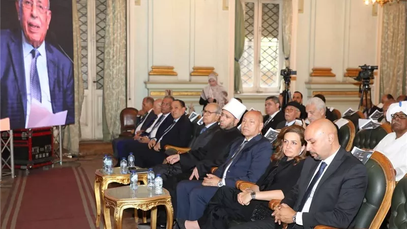 محافظ القاهرة في تأبين الدكتور مفيد شهاب: فقدنا قامة قانونية ووطنية