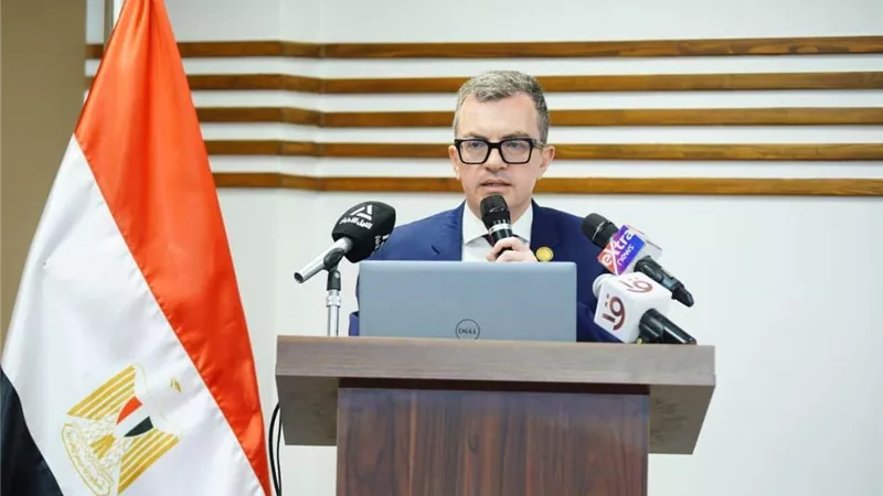 وزير التخطيط يلتقي أصحاب المشروعات الفائزة بالمبادرة الوطنية للمشروعات الخضراء الذكية 